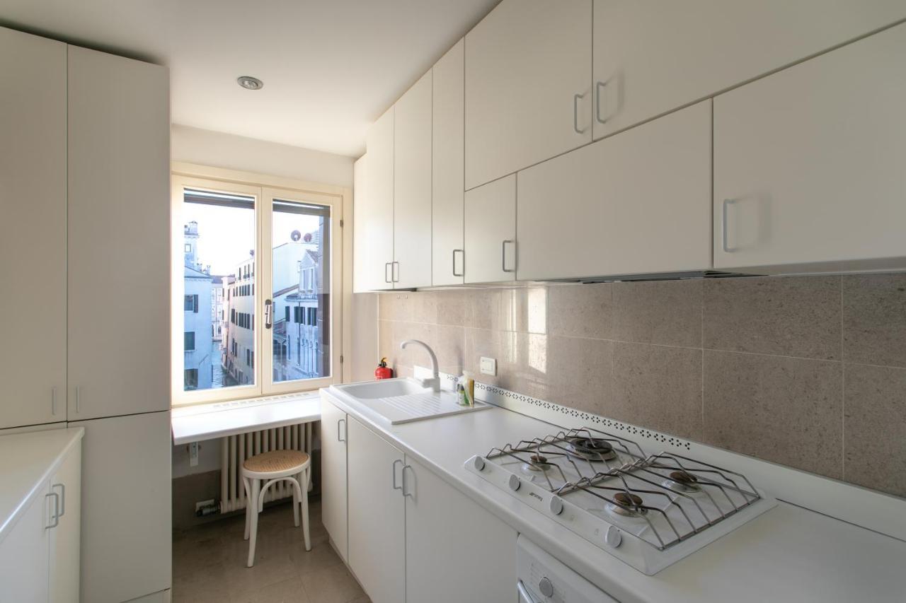 Ca' Al Giglio - Appartamento Vista Canale Veneţia Exterior foto